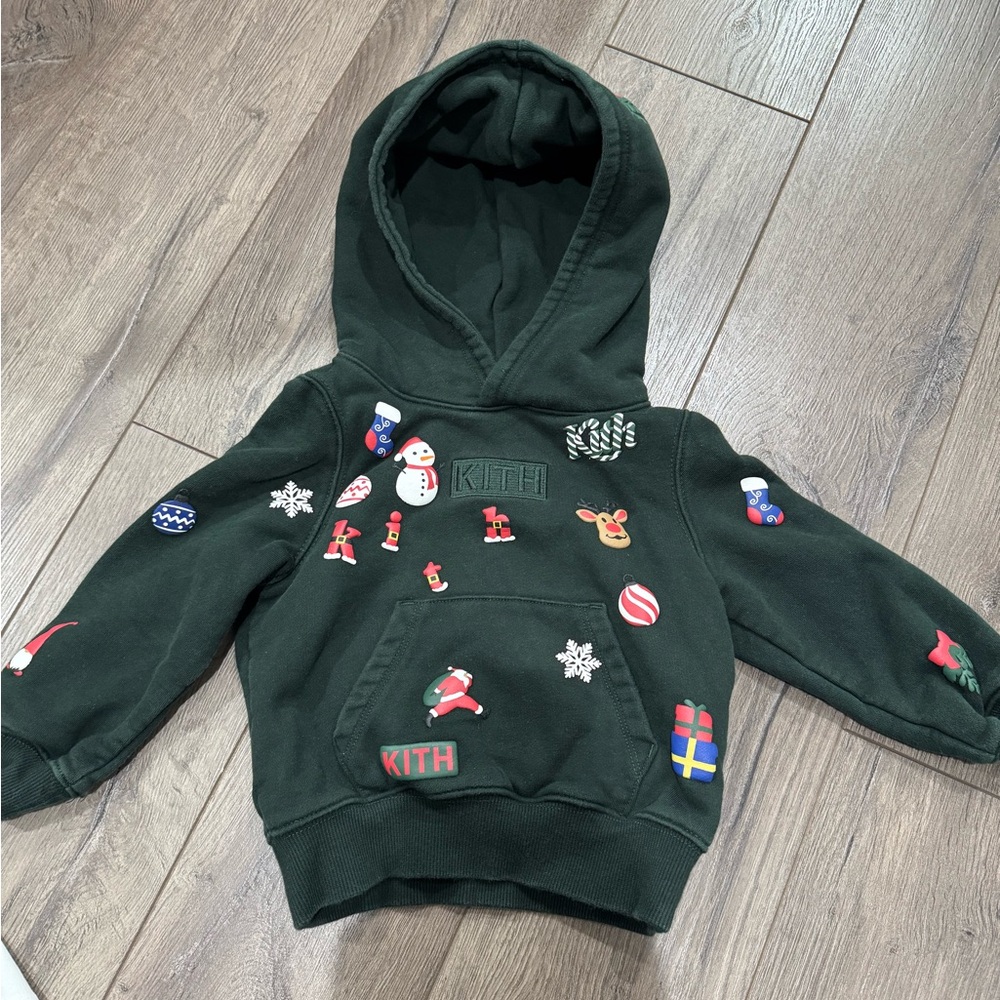 Limited edition “Kithmas” sweatshirt